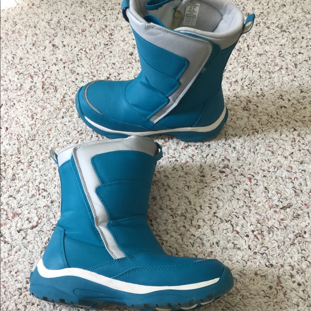 Lands End Girl’s Snow Boots size 4